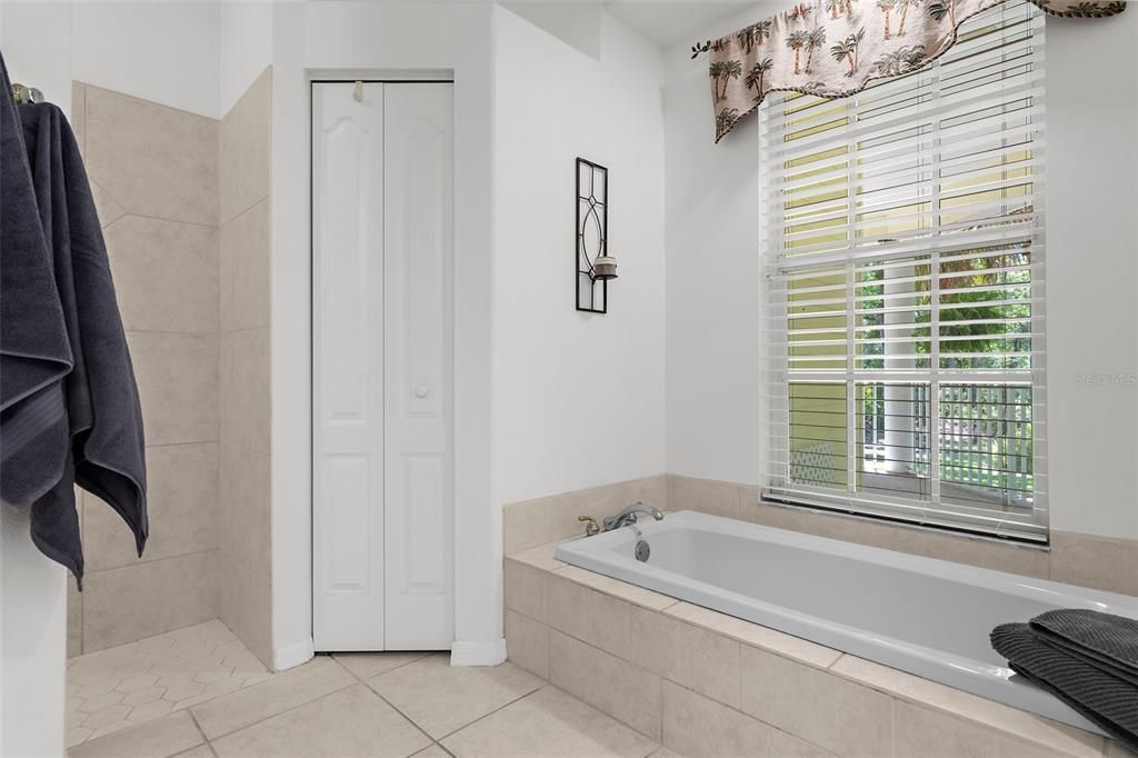 На продажу: $1,325,000 (3 спален, 2 ванн, 2391 Квадратных фут)