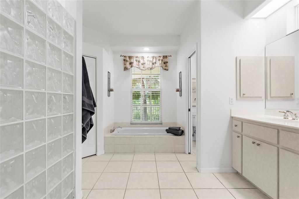 На продажу: $1,325,000 (3 спален, 2 ванн, 2391 Квадратных фут)