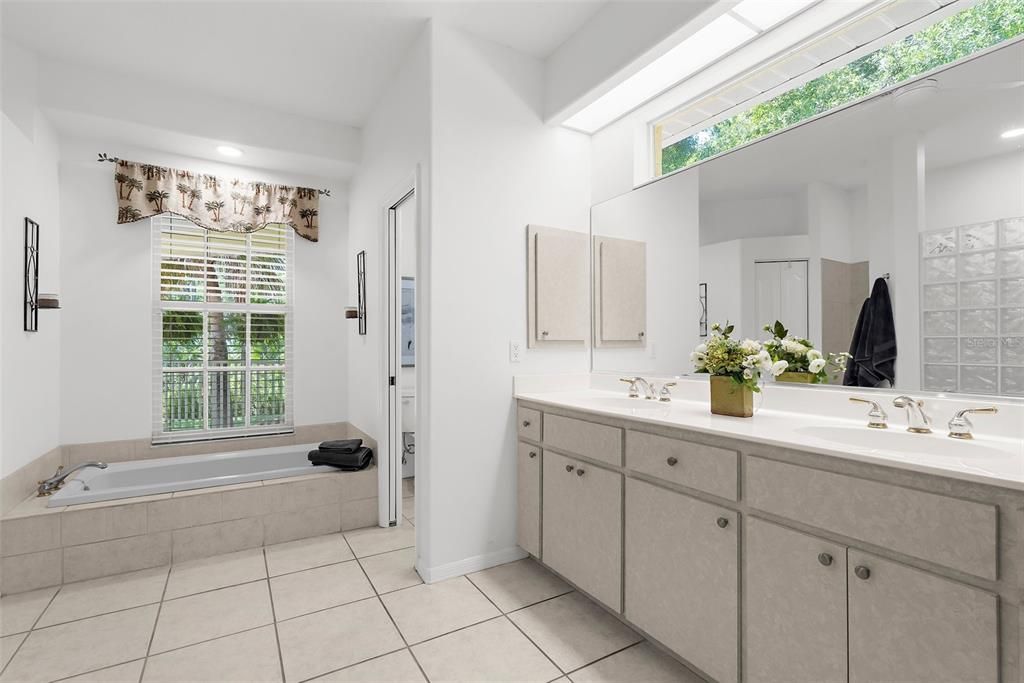 На продажу: $1,325,000 (3 спален, 2 ванн, 2391 Квадратных фут)