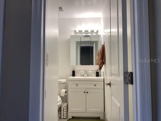 Active With Contract: $165,000 (2 beds, 1 baths, 1088 Square Feet)