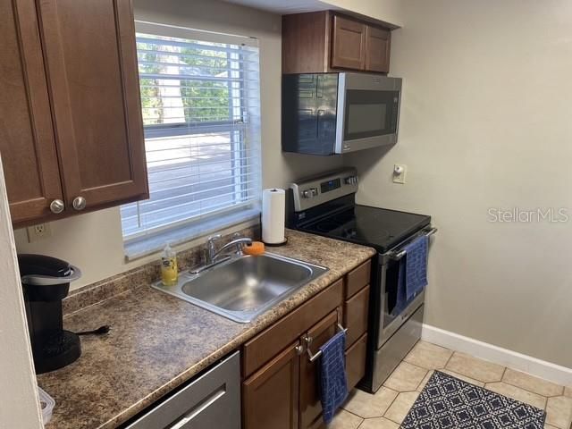 Active With Contract: $165,000 (2 beds, 1 baths, 1088 Square Feet)