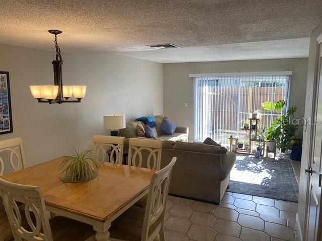 Active With Contract: $165,000 (2 beds, 1 baths, 1088 Square Feet)