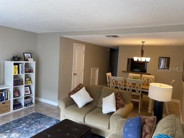 Active With Contract: $165,000 (2 beds, 1 baths, 1088 Square Feet)