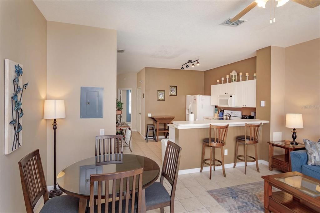 For Sale: $347,500 (3 beds, 3 baths, 1440 Square Feet)