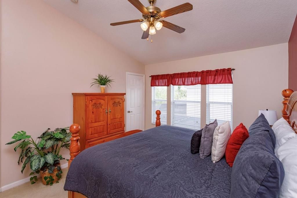 For Sale: $347,500 (3 beds, 3 baths, 1440 Square Feet)