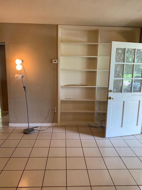 待售: $299,900 (6 贝兹, 0 浴室, 1798 平方英尺)