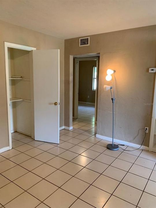 待售: $299,900 (6 贝兹, 0 浴室, 1798 平方英尺)