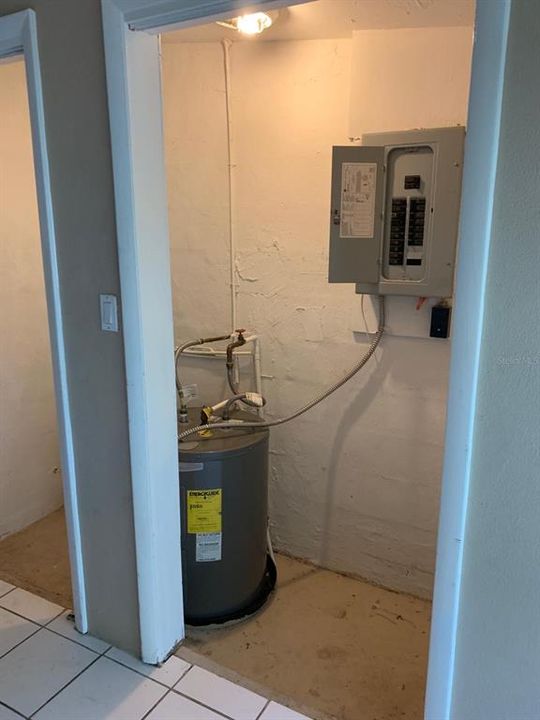 待售: $299,900 (6 贝兹, 0 浴室, 1798 平方英尺)