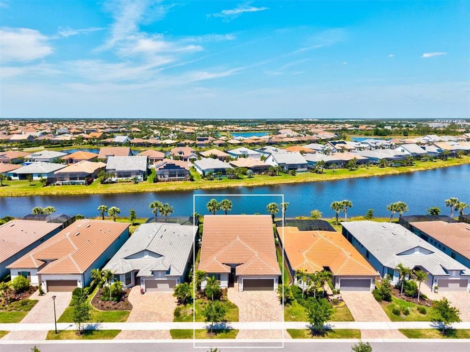 Recently Sold: $799,900 (4 beds, 3 baths, 2928 Square Feet)