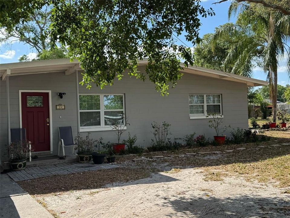 Recently Rented: $2,200 (3 beds, 2 baths, 1729 Square Feet)