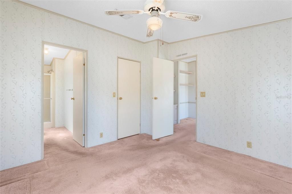 合同活跃: $130,000 (3 贝兹, 2 浴室, 1039 平方英尺)