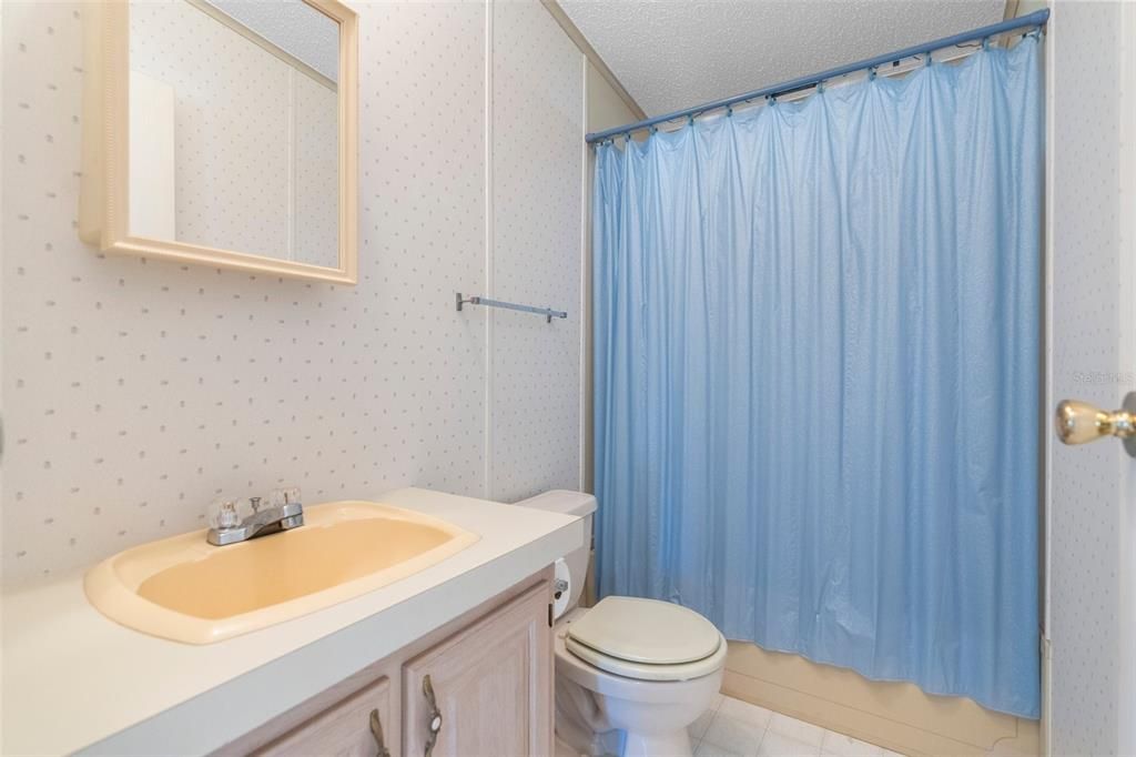 合同活跃: $130,000 (3 贝兹, 2 浴室, 1039 平方英尺)