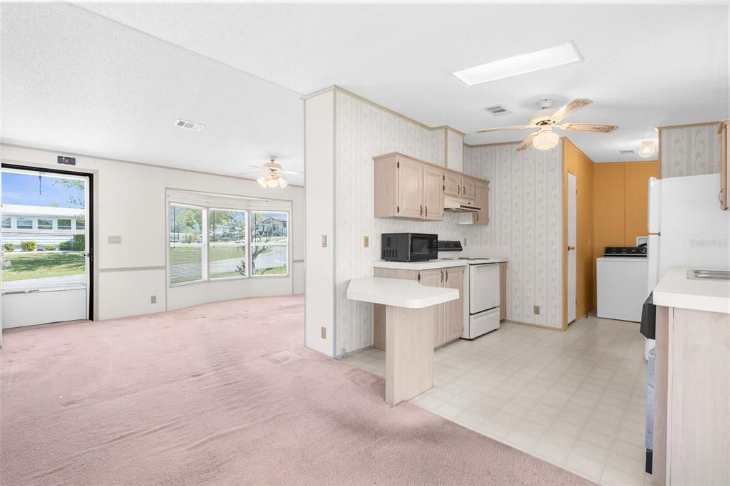 合同活跃: $130,000 (3 贝兹, 2 浴室, 1039 平方英尺)