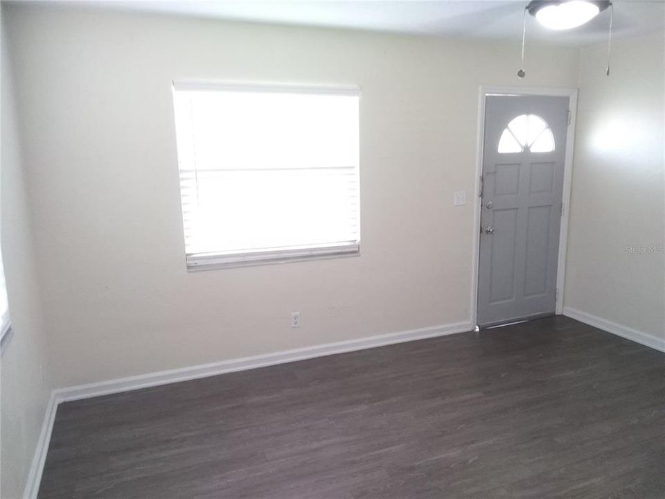 For Rent: $1,595 (2 beds, 1 baths, 824 Square Feet)