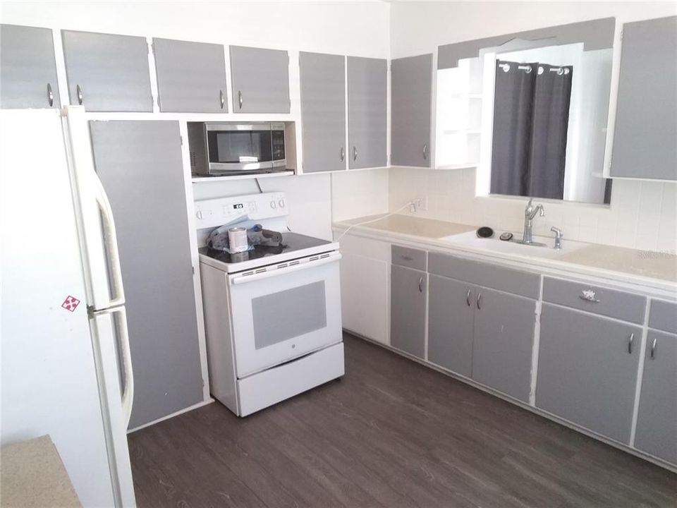 For Rent: $1,595 (2 beds, 1 baths, 824 Square Feet)