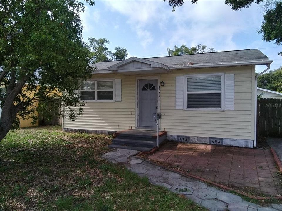 For Rent: $1,595 (2 beds, 1 baths, 824 Square Feet)