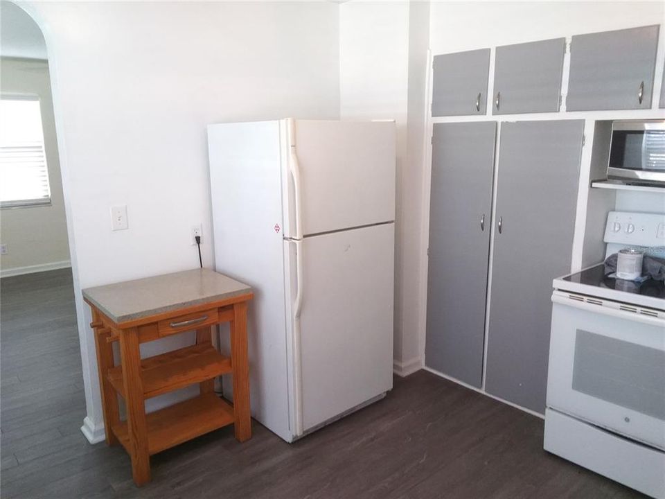 For Rent: $1,595 (2 beds, 1 baths, 824 Square Feet)