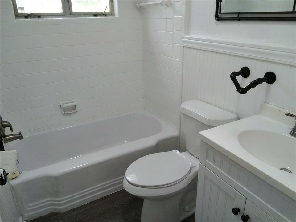 For Rent: $1,595 (2 beds, 1 baths, 824 Square Feet)