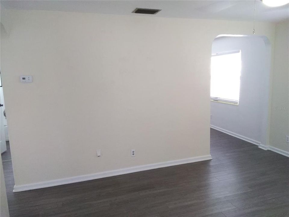 For Rent: $1,595 (2 beds, 1 baths, 824 Square Feet)