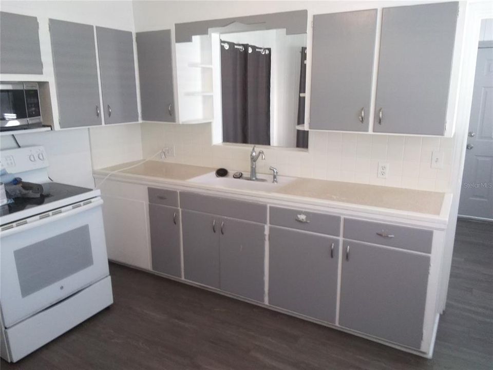 For Rent: $1,595 (2 beds, 1 baths, 824 Square Feet)