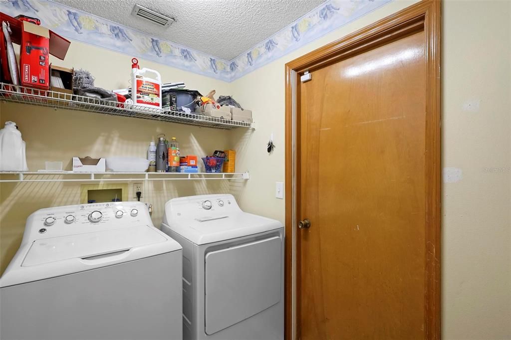 For Sale: $299,900 (3 beds, 2 baths, 1600 Square Feet)