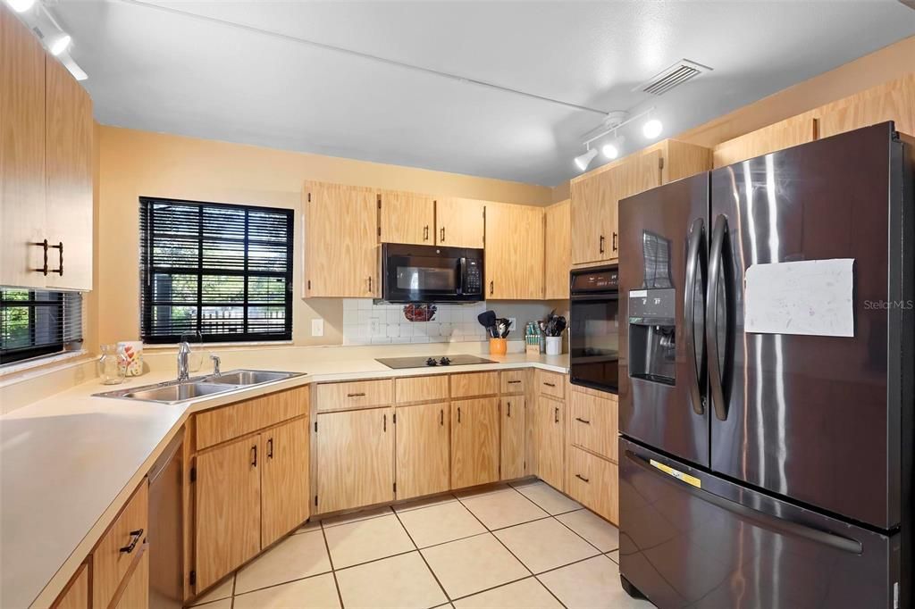 For Sale: $299,900 (3 beds, 2 baths, 1600 Square Feet)