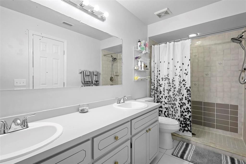 For Sale: $299,900 (3 beds, 2 baths, 1600 Square Feet)