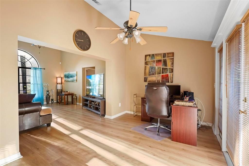 For Sale: $299,900 (3 beds, 2 baths, 1600 Square Feet)