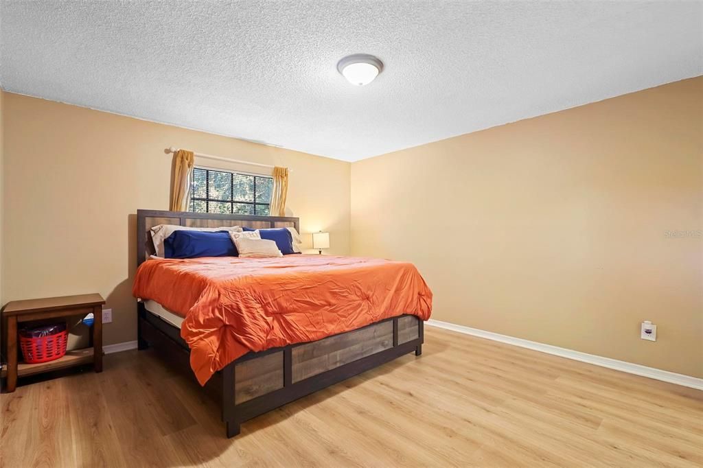 For Sale: $299,900 (3 beds, 2 baths, 1600 Square Feet)