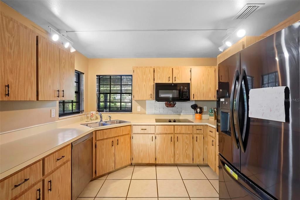 For Sale: $299,900 (3 beds, 2 baths, 1600 Square Feet)