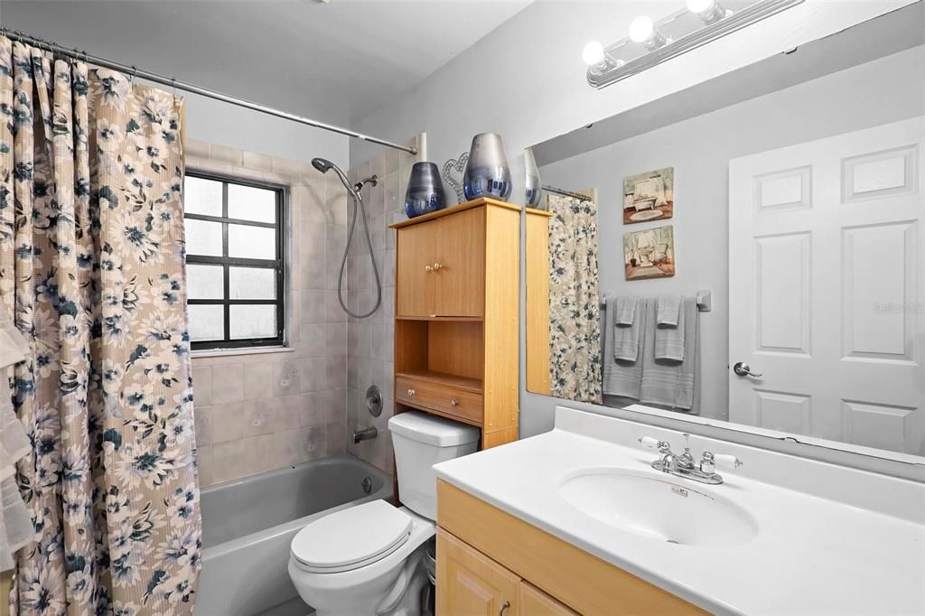 For Sale: $299,900 (3 beds, 2 baths, 1600 Square Feet)