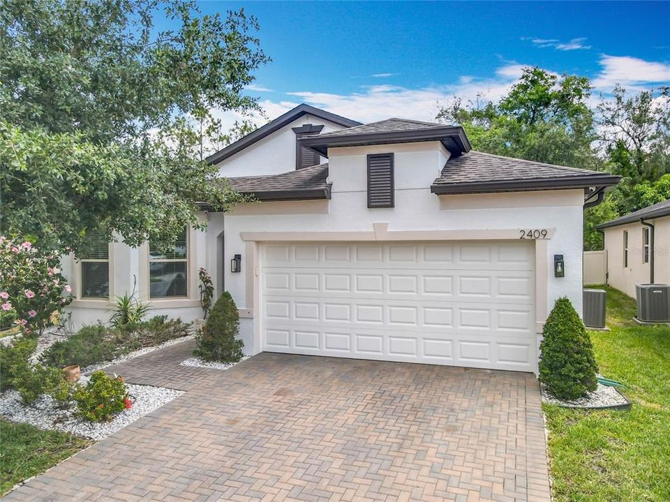 Recently Sold: $570,000 (4 beds, 2 baths, 1978 Square Feet)