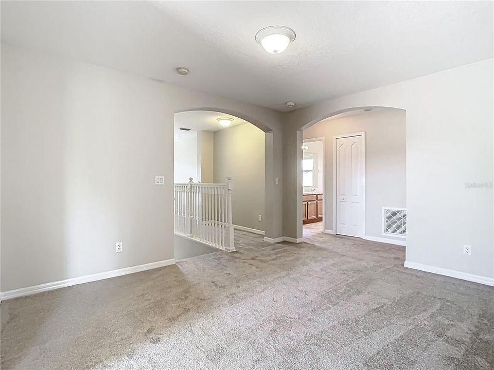 Activo con contrato: $575,000 (5 camas, 4 baños, 3207 Pies cuadrados)