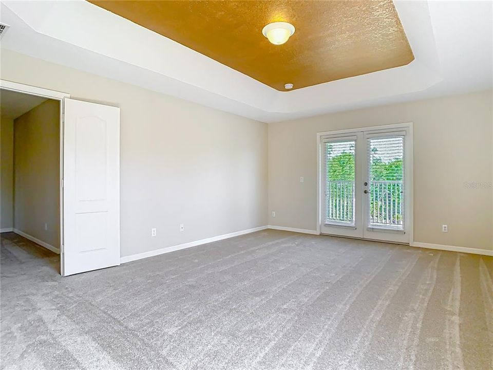 Activo con contrato: $575,000 (5 camas, 4 baños, 3207 Pies cuadrados)