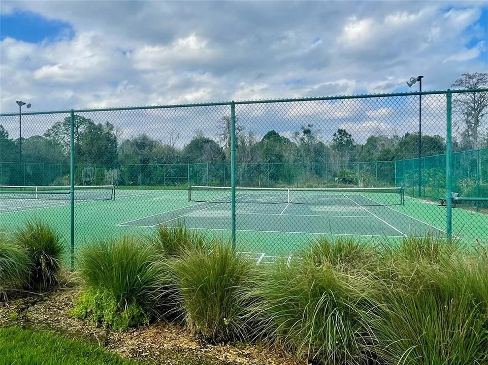 Activo con contrato: $575,000 (5 camas, 4 baños, 3207 Pies cuadrados)