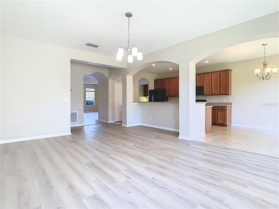 Activo con contrato: $575,000 (5 camas, 4 baños, 3207 Pies cuadrados)