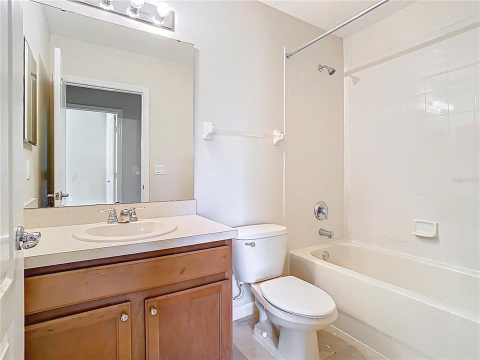 Activo con contrato: $575,000 (5 camas, 4 baños, 3207 Pies cuadrados)