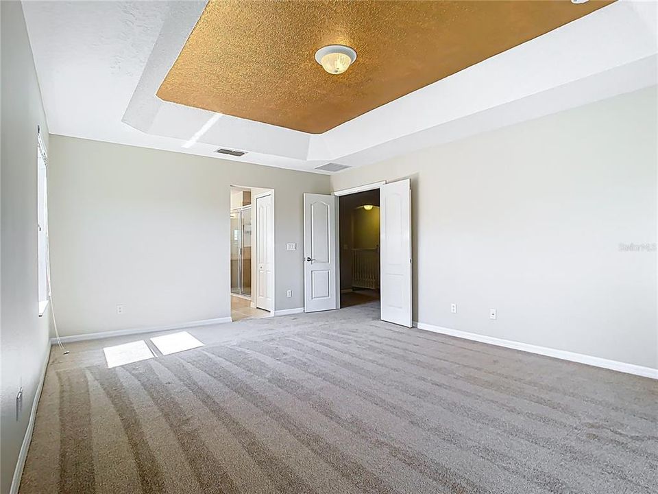 Activo con contrato: $575,000 (5 camas, 4 baños, 3207 Pies cuadrados)