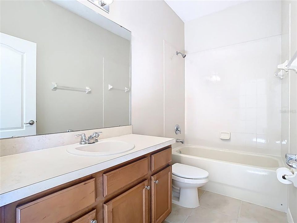 Activo con contrato: $575,000 (5 camas, 4 baños, 3207 Pies cuadrados)