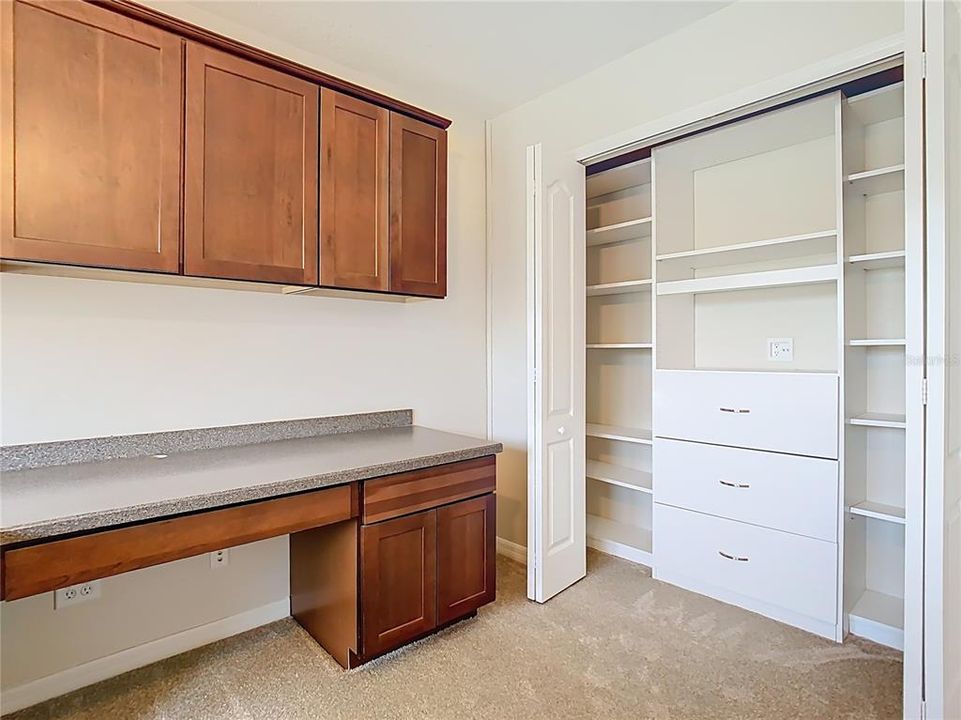 Activo con contrato: $575,000 (5 camas, 4 baños, 3207 Pies cuadrados)