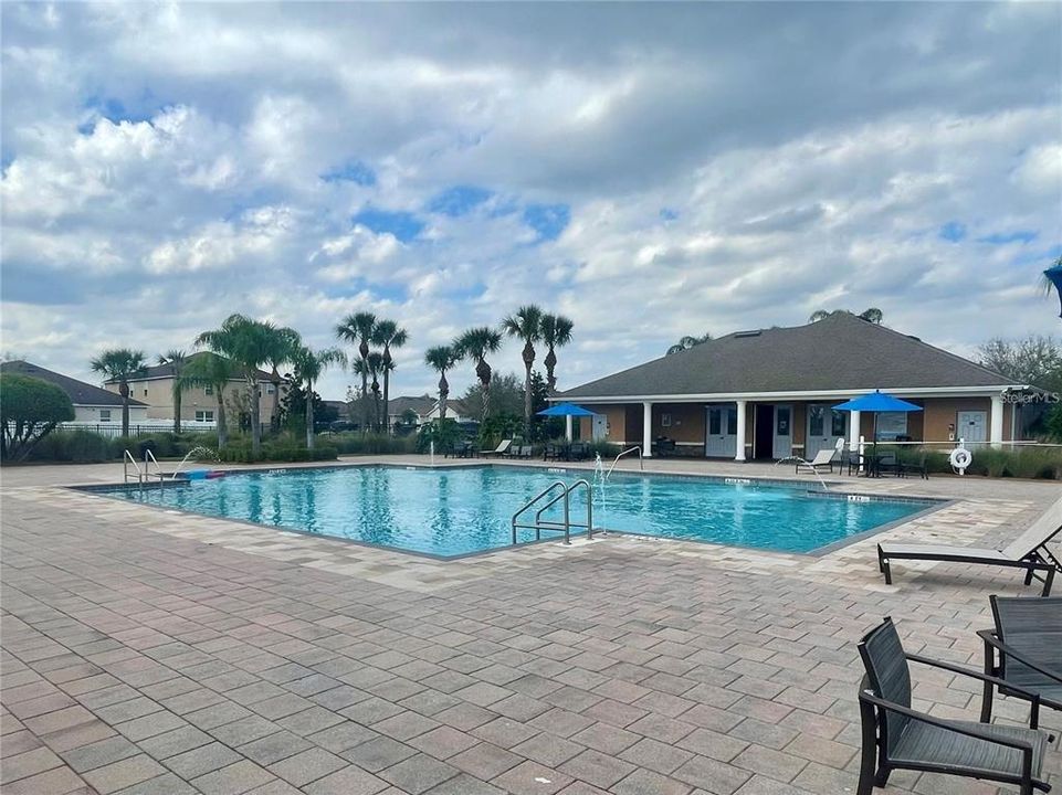 Activo con contrato: $575,000 (5 camas, 4 baños, 3207 Pies cuadrados)