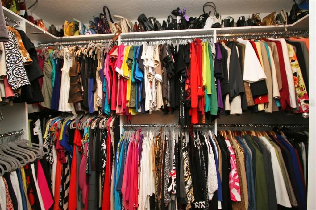 Activo con contrato: $575,000 (5 camas, 4 baños, 3207 Pies cuadrados)