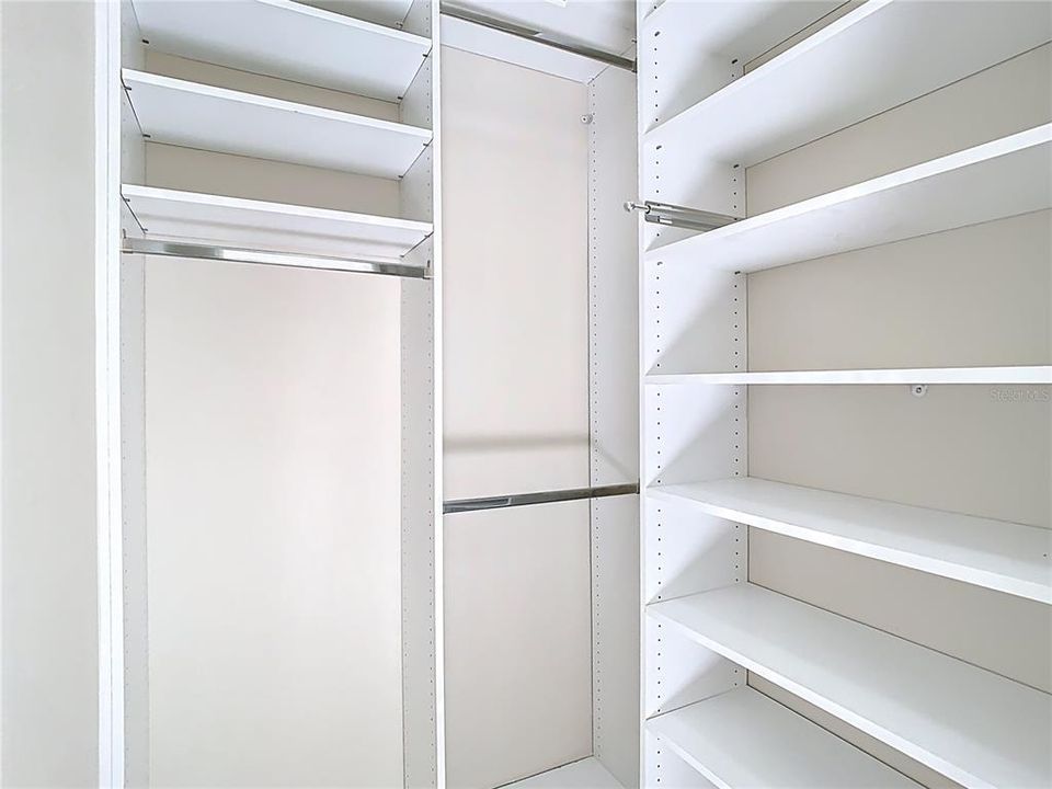 Activo con contrato: $575,000 (5 camas, 4 baños, 3207 Pies cuadrados)