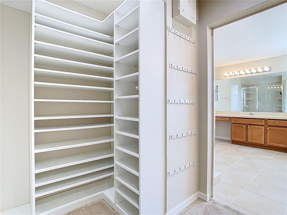 Activo con contrato: $575,000 (5 camas, 4 baños, 3207 Pies cuadrados)