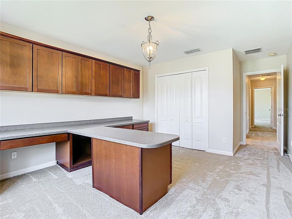 Activo con contrato: $575,000 (5 camas, 4 baños, 3207 Pies cuadrados)