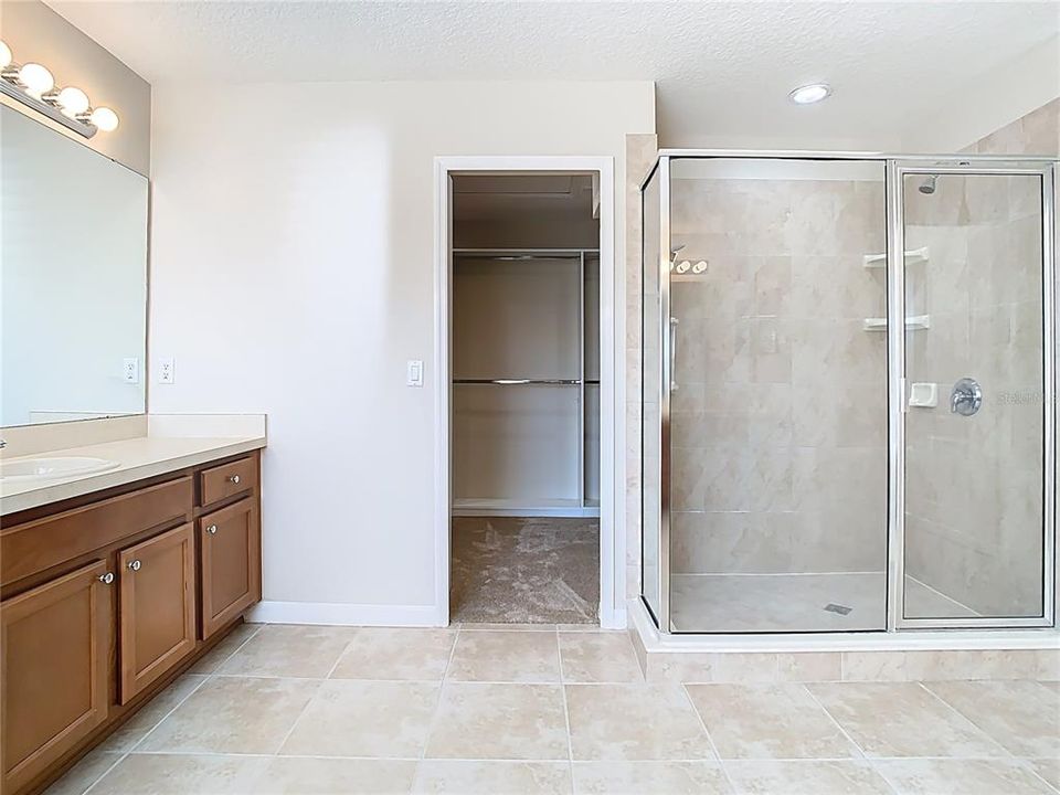 Activo con contrato: $575,000 (5 camas, 4 baños, 3207 Pies cuadrados)