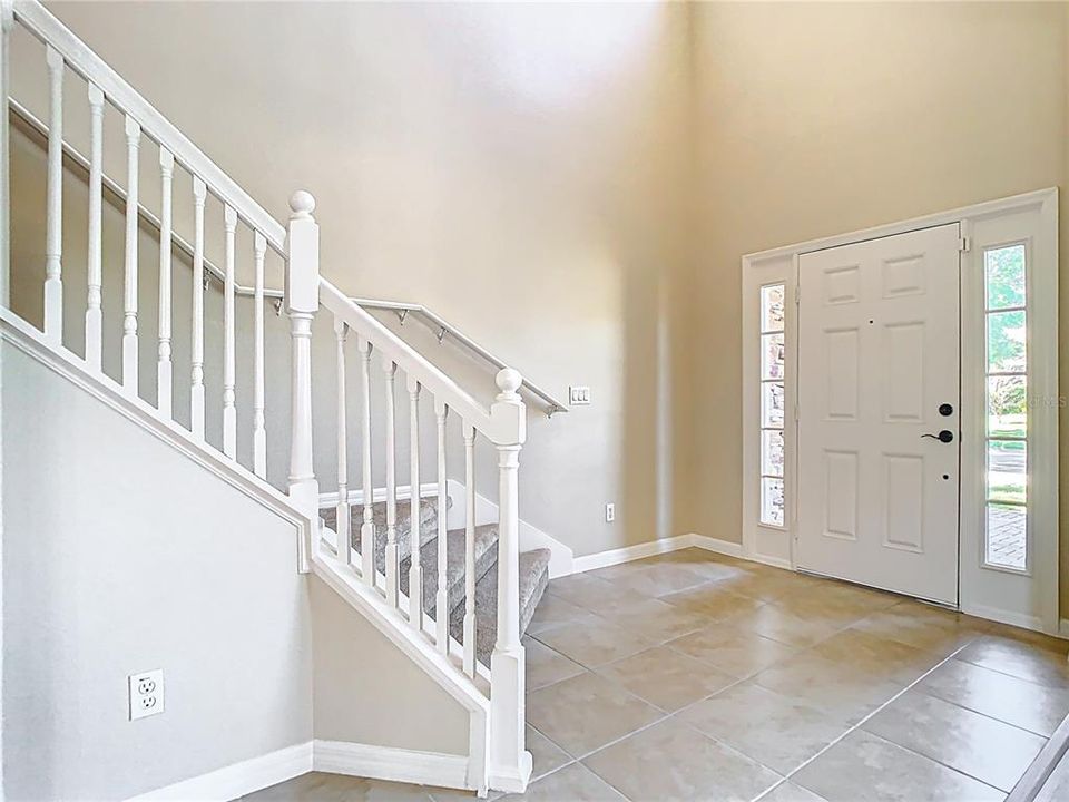 Activo con contrato: $575,000 (5 camas, 4 baños, 3207 Pies cuadrados)