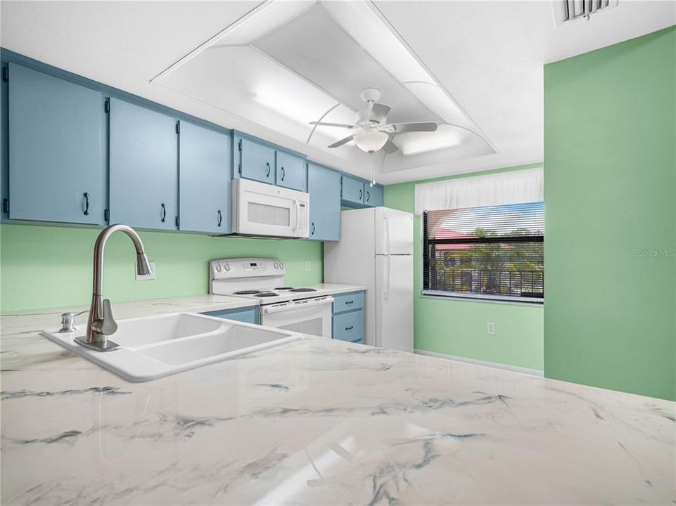 For Sale: $139,900 (2 beds, 2 baths, 1185 Square Feet)