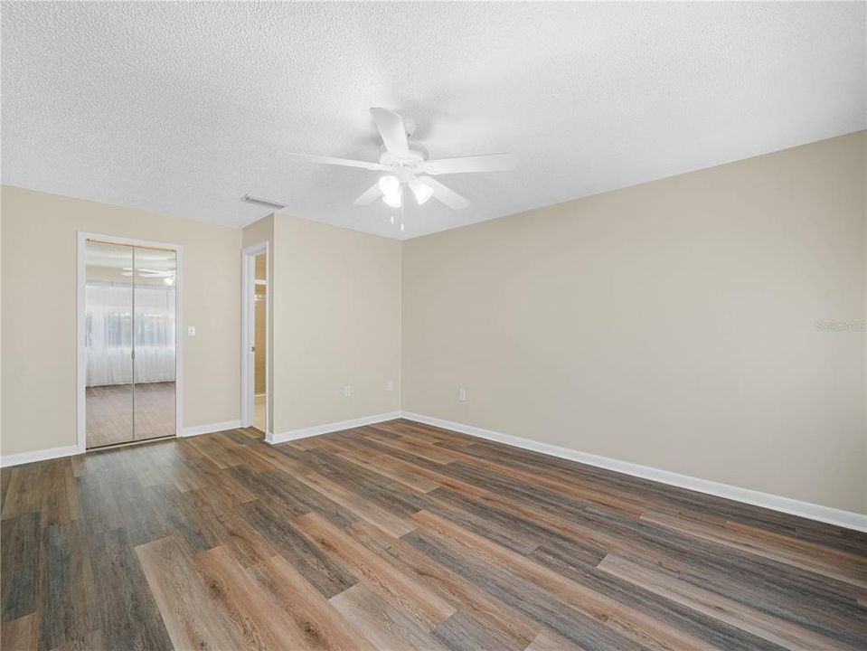 For Sale: $139,900 (2 beds, 2 baths, 1185 Square Feet)