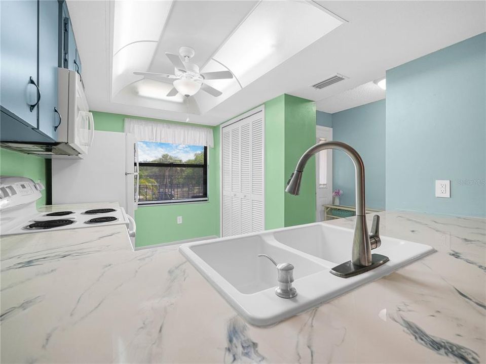 For Sale: $139,900 (2 beds, 2 baths, 1185 Square Feet)